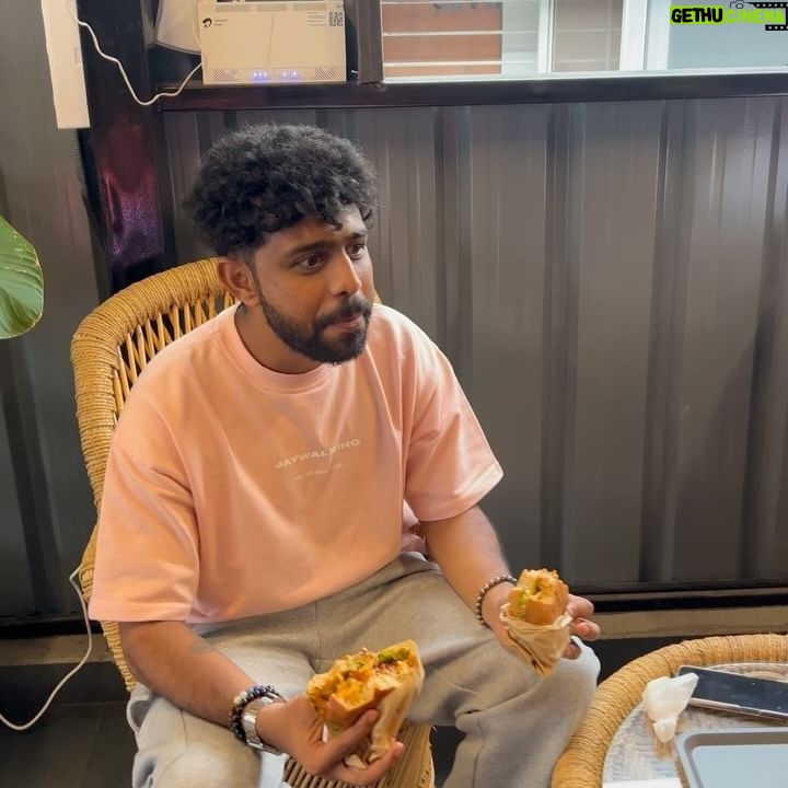 Michael Ajay - 28.9K Likes - @namratha__gowdaofficial and @karthiksharma_kaati enjoying delicious burgers š and chilling at our cafe ā¤ļøš
#byobbengaluru #burgers