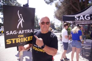 Michael Chiklis Instagram - I believe this country distinguishes itself when it affords people of all walks of life, with the opportunity to succeed at the highest levels, according to their work ethic, innovation, integrity & effort. It’s high time we return to valuing the workforce. #HappyLaborDay