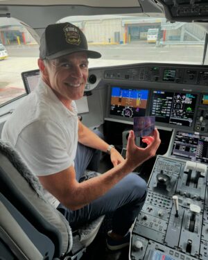 Michael Kelly Instagram - I had a little trouble sticking the landing but all is well and back in TX for @lionesspplus !!!

Thanks @delta

 #KeepClimbing

#teamusa special card!! Thanks CPT!