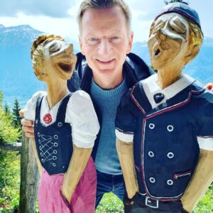 Michael Kessler Instagram - Lustig, die Schweizer!
#ziemlichbestenachbarn #zdf