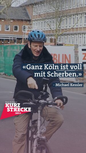 Michael Kessler Instagram - Immer noch besser als Schaben. 😅🪳

Wechselt ihr eigentlich gerne Reifen? 😅😂

Die ganze #radstrecke mit @pierre_m_krause und @herrkessler könnt ihr in der ARD Mediathek sehen. 

 @ardmediathek 🍿🎬

Link in den Story Highlights ☝️

#fahrrad #vomswr #swr #swrfernsehen #fahrradtour #fahrradhelm #fahrradanhänger #fahrradfahren #fahrradliebe #bikelove #bikelovers #lustig #urbanbike #funny #witzig #talk #talkshow #deeptalk #spaziergang #pierremkrause #michaelkessler