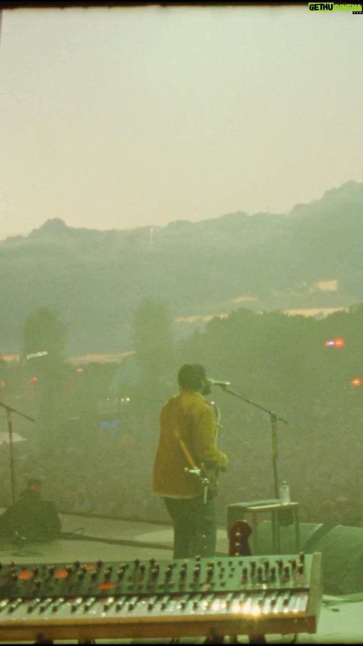 Michael Kiwanuka - 5.4K Likes - People coming together sharing their love of music always reminds me of why I really want to keep singing and playing music. What audiences bring, your energy and love gives us performers wings. I felt your presence Down the Rabbit Hole. Thank u ❤️❤️❤️
📹 - @andylittlefilm