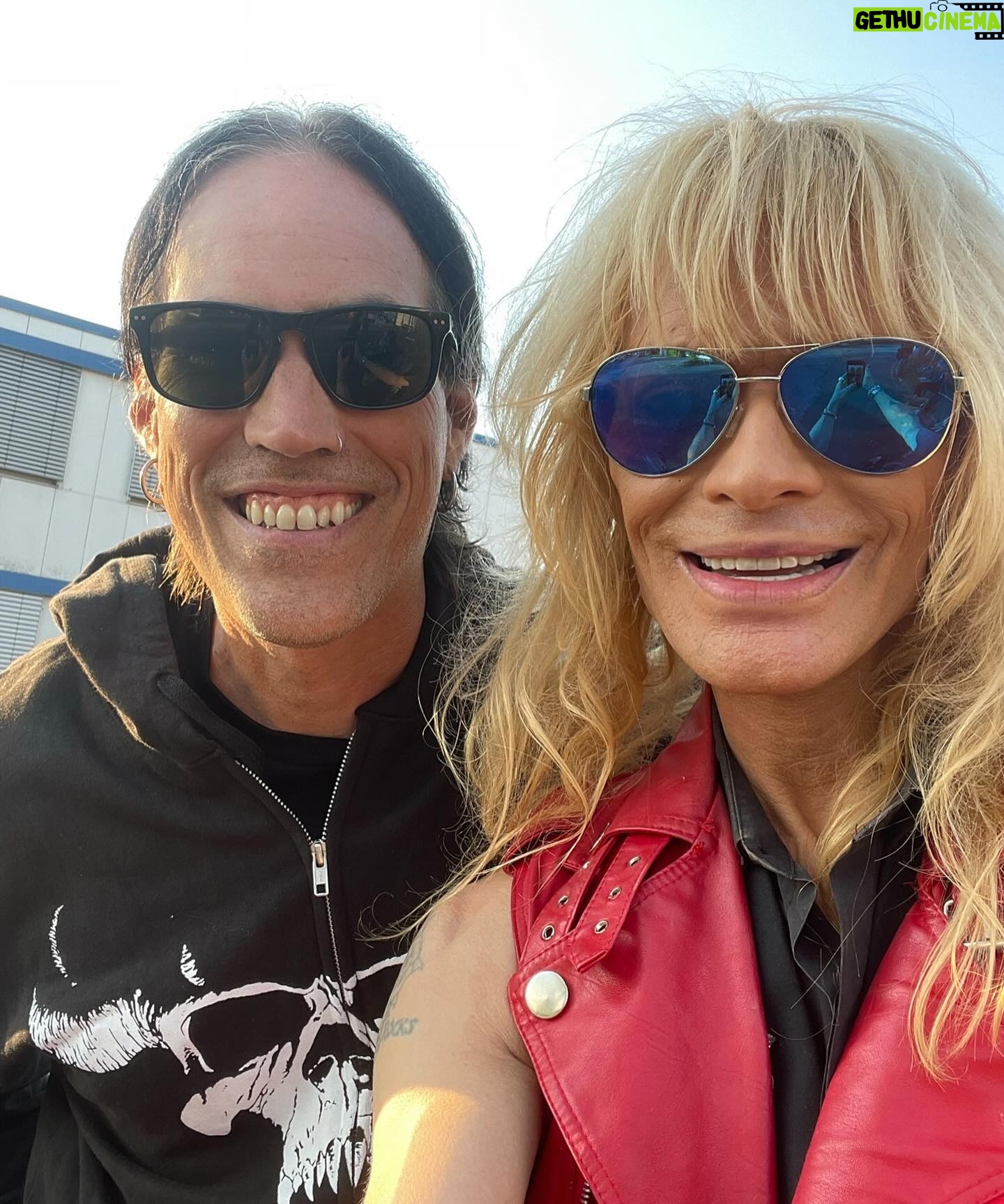 Michael Monroe - 3.5K Likes - Happy birthday @karlrockfist 🌟🌟🌟🌟🥁🥁