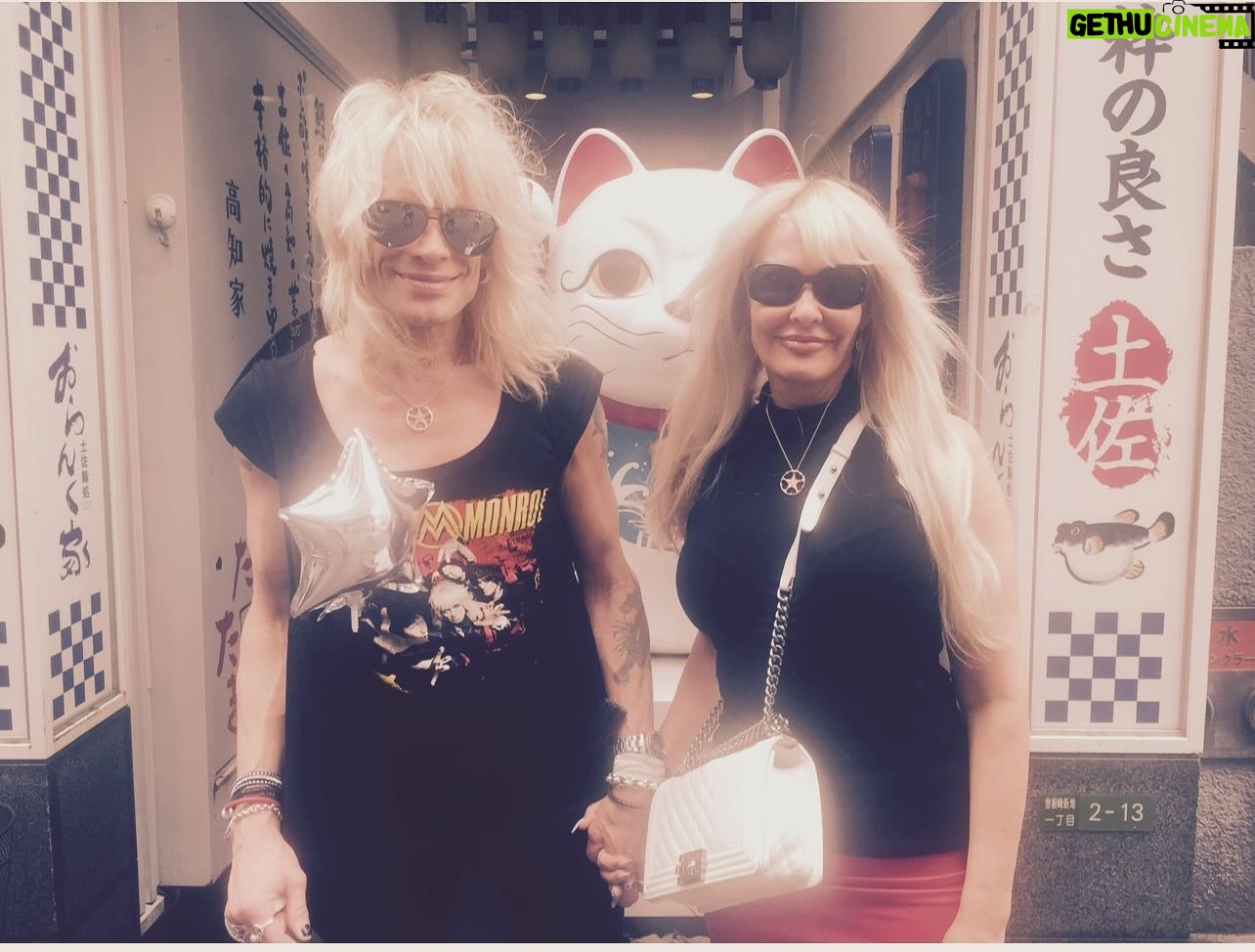 Michael Monroe - 4.6K Likes - Happy Valentine’s day ❤️❤️❤️
Love @johannafmichaelm ❤️❤️❤️
