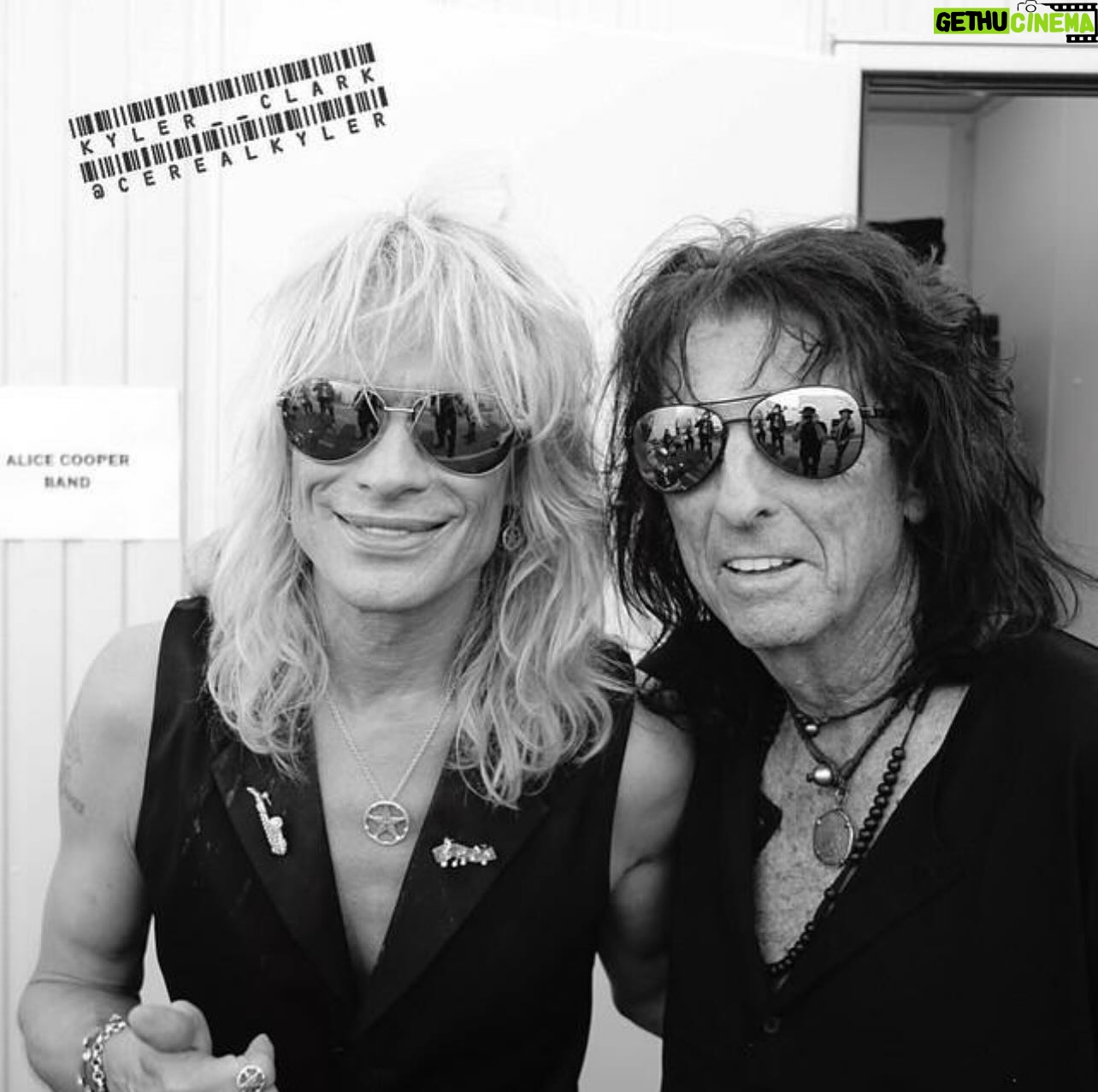 Michael Monroe - 5.5K Likes - Happy Birthday, Alice❣️And plenty more❣️You”re the coolest! All my Love & Respect, ❤️Michael🌟
@alicecooper 🌟