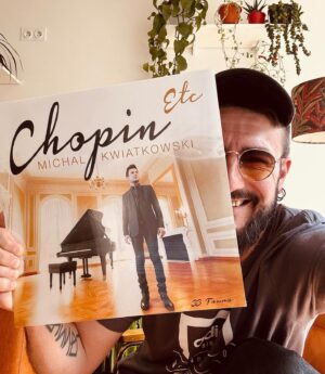 Michal Instagram - Hello les amis! J’ai le plaisir de vous annoncer que le vinyle « Chopin Etc » est de retour sur mon site officiel ( www.michal-kwiatkowski.com) ❤️ Bonne semaine à tous! #chopinetc #vinyle #LP