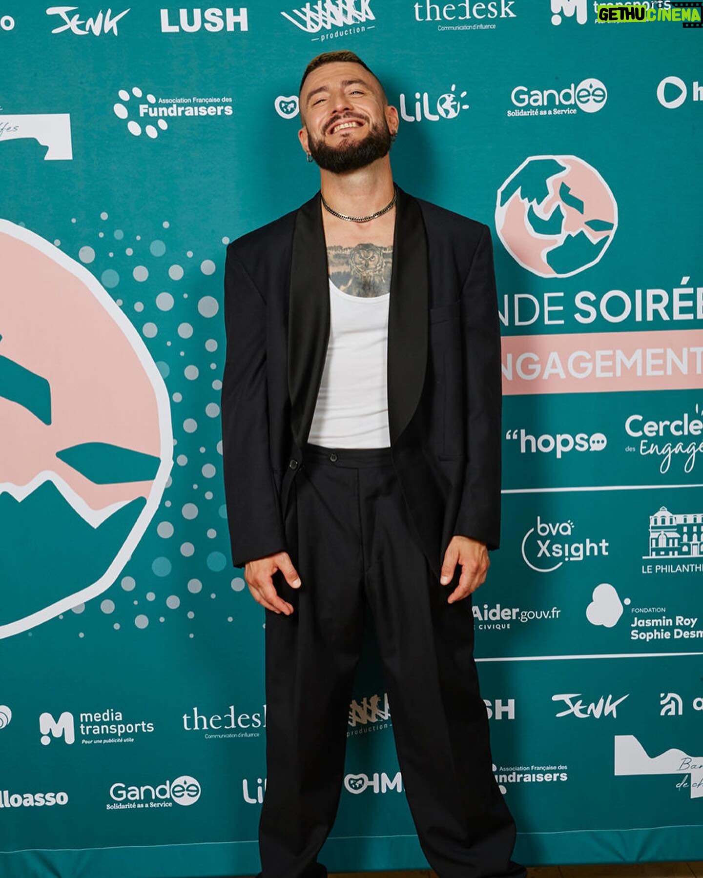 Michal - 572 Likes - J’étais très fier de chanter à la première édition de la Grande Soirée de l’Engagement au @lephilanthrolab à Paris. Merci pour votre accueil et belle énergie! ❤️ 📸 @kaloe_photographie pour @hopso & @lecercledesengages Make up: @benjamin_maquilleur