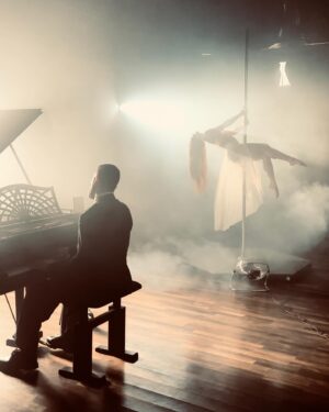 Michal Instagram - Je voudrais remercier Claire Francisci-Ducret d’avoir rendu le clip THE WOMEN I LOVE si magique. Claire, tu as incarné à merveille cette présence féminine si importante dans ma vie. Merci d’avoir compris mon histoire, d’avoir été si talentueuse, professionnelle et poétique. Je n’oublierai jamais… ❤️ #thewomenilove