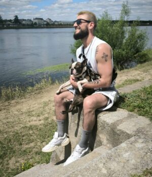 Michal Instagram - Bonne semaine à tous! 🌞 #lundi #saumur #laloire #weefe #bostonterrier #tattoo #beard #bearded #nike #adidas #fila