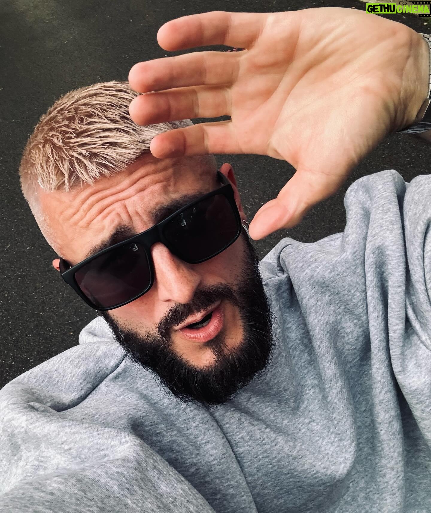 Michal - 496 Likes - Avec @pierrealexcaz nous avons essayé de faire venir le soleil 🌞 #blond #blondambition #herewegoagain #blond2024 #jesuispret
