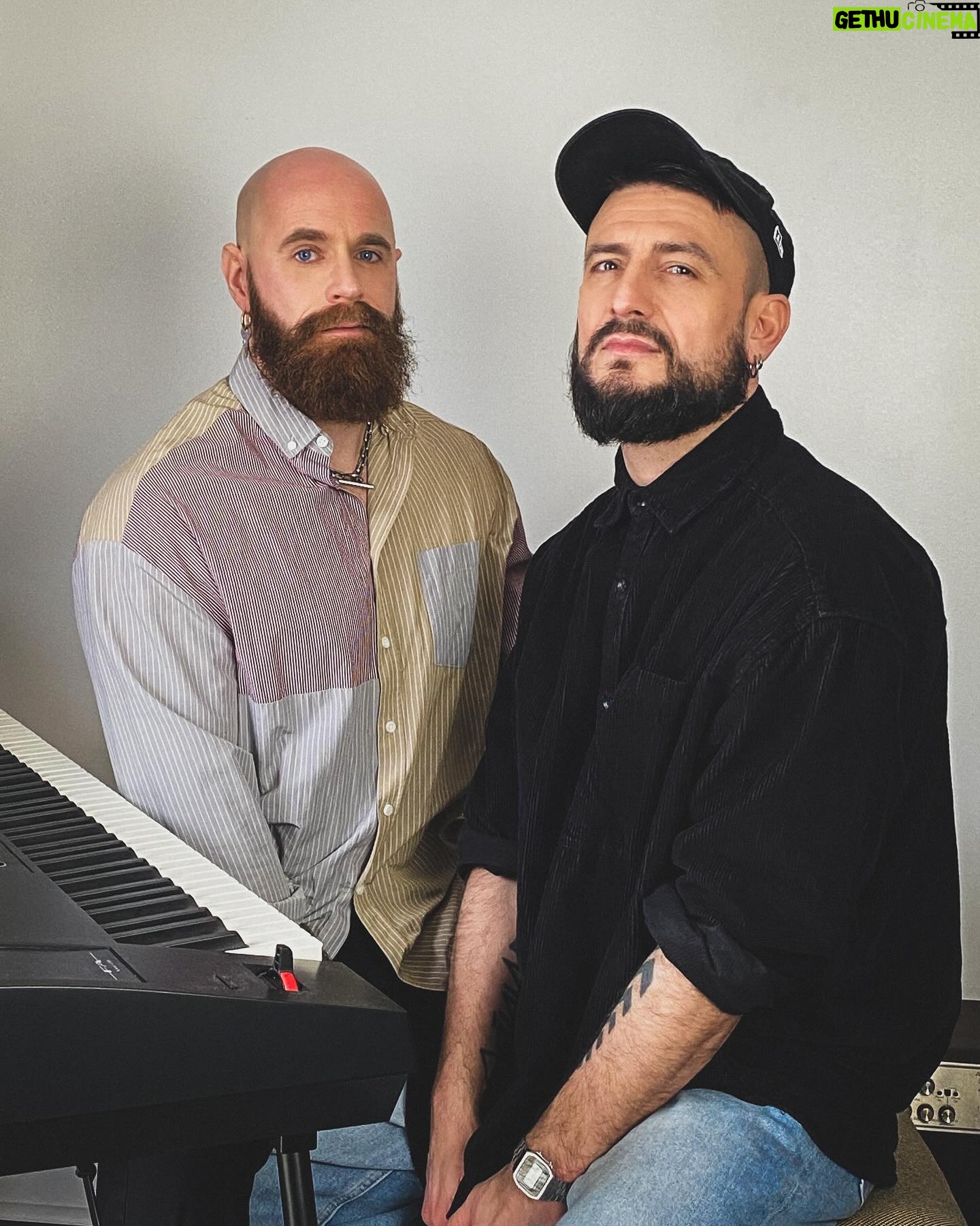 Michal - 574 Likes - DANSER CE SOIR est le titre sur lequel j’ai collaboré avec HAUS OF BOBBI, un artiste que j’aime beaucoup. Il est disponible sur son dernier EP « Je t’aime trop ». J’ai hâte que vous découvriez ce morceau! #hausofbobbi #dansercesoir #ep #featuring #duo
