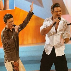 Michal Instagram - #tbt Avec Ricky :) Bon, apparemment il n’était pas très sensible à mon charme hahaha Hugs @ricky_martin ❤️ #throwbackthursday #souvenir #rickymartin #2003 #staracademy #wspomnienia