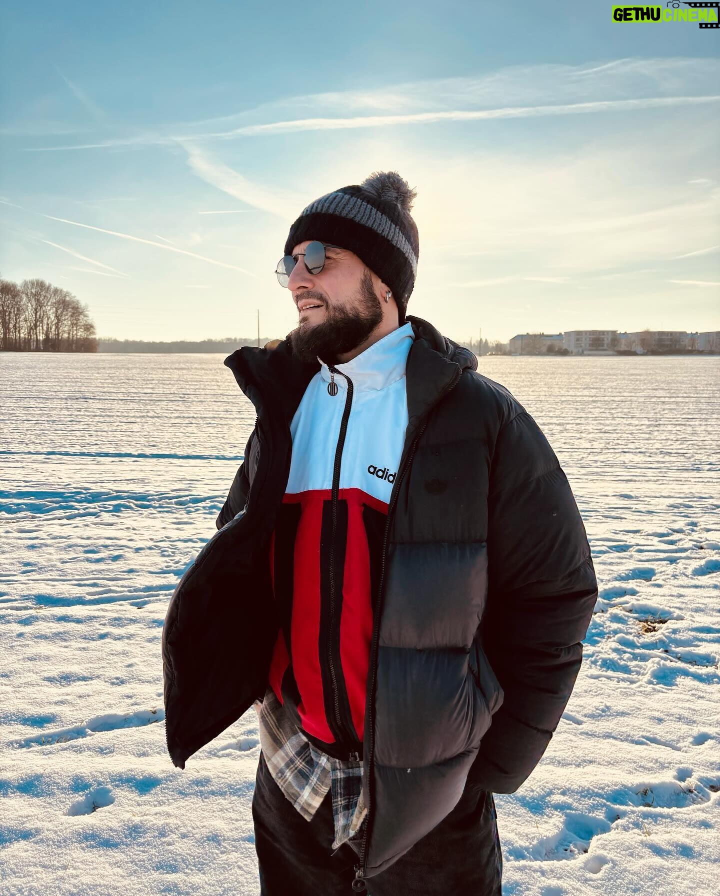 Michal - 702 Likes - Ça fait du bien… Et vous, comment allez-vous? #dimanche 📸 @bixente_photography