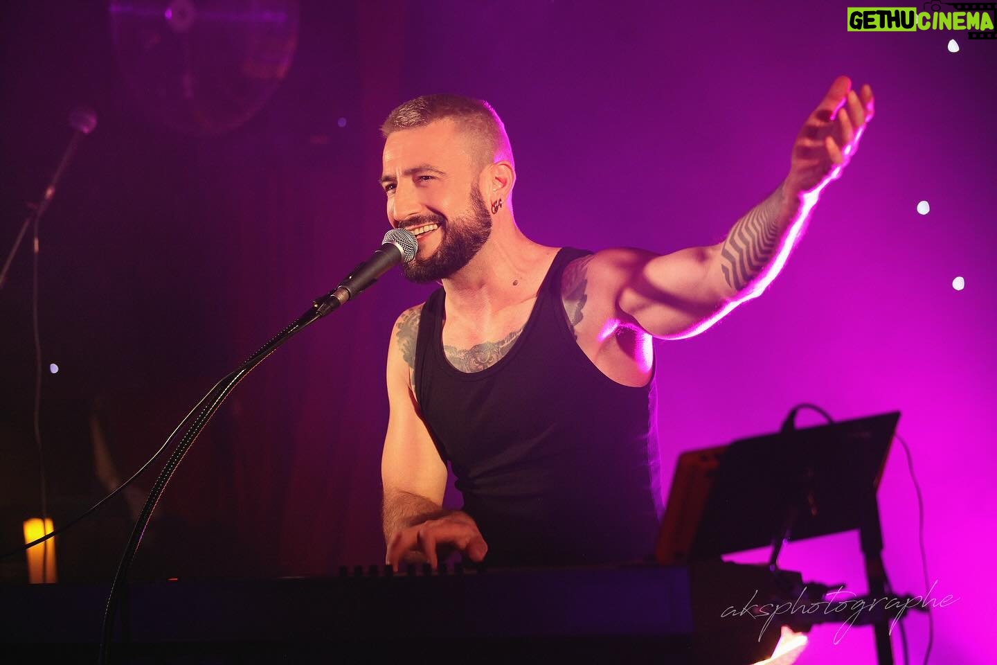 Michal - 452 Likes - Débardeur, veste ou chemise? Koszulka, marynarka czy koszula? 📸 @aksphotographe #mk40live #paris