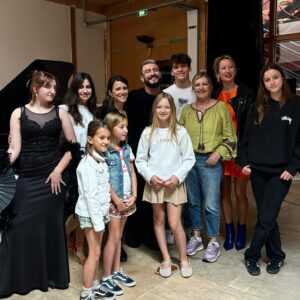Michal Instagram - Bravo à tous mes élèves adorés pour ce merveilleux concert de fin d’année. Je vous aime! #studiomichal #piano #chant #musique #jefaisleplusbeaumétierdumonde