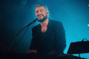 Michal Instagram - Débardeur, veste ou chemise? Koszulka, marynarka czy koszula? 📸 @aksphotographe #mk40live #paris