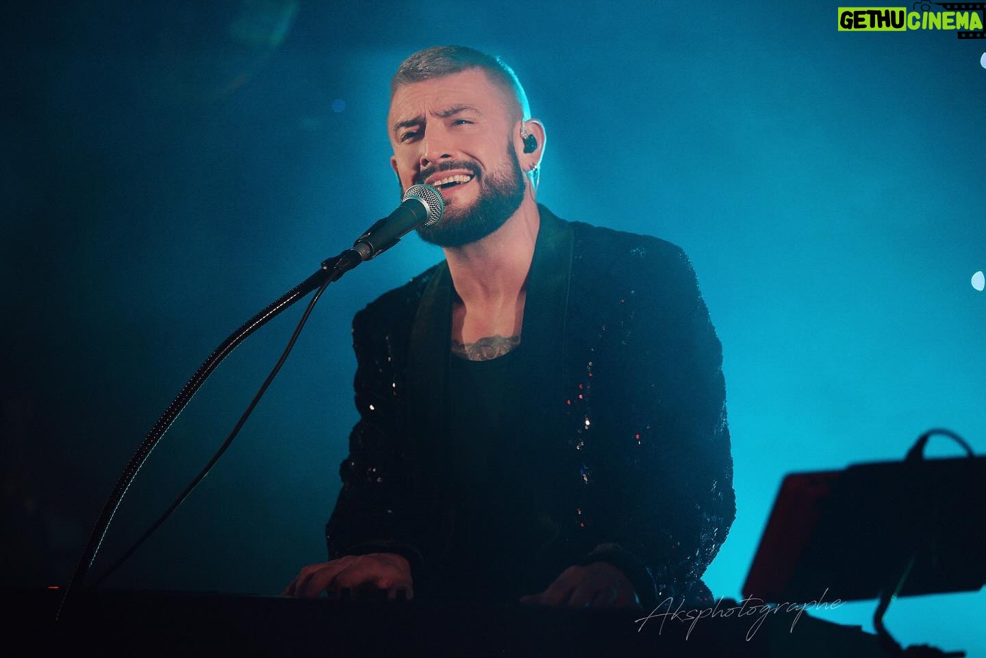 Michal - 452 Likes - Débardeur, veste ou chemise? Koszulka, marynarka czy koszula? 📸 @aksphotographe #mk40live #paris