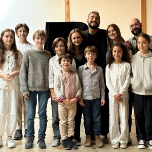 Michal Instagram - Bravo à tous mes élèves adorés pour ce merveilleux concert de fin d’année. Je vous aime! #studiomichal #piano #chant #musique #jefaisleplusbeaumétierdumonde