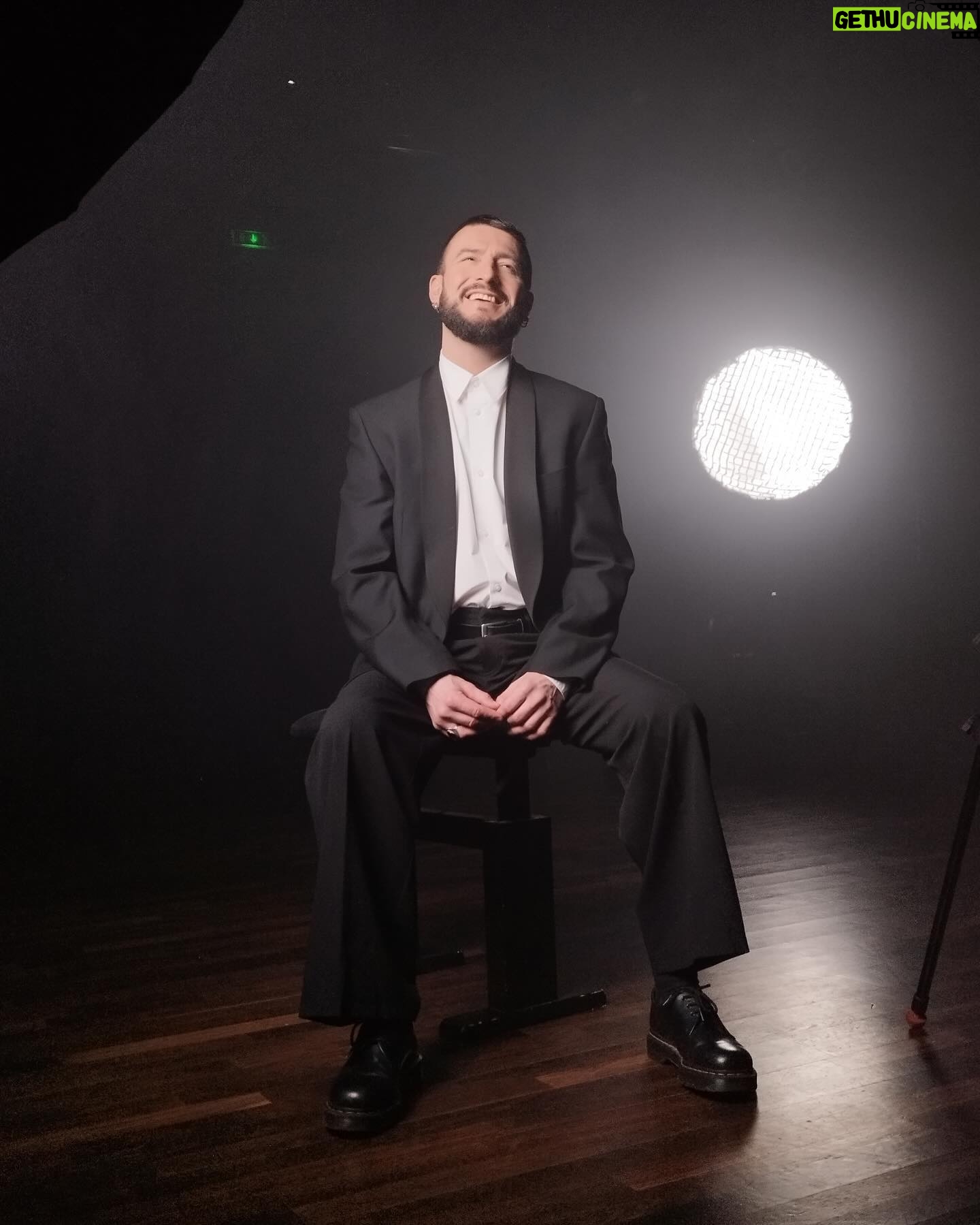 Michal - 541 Likes - Le clip THE WOMEN I LOVE est sorti il y’a une semaine. Merci pour son accueil si chaleureux! Pour fêter cela je vous proposerai de découvrir quelques images des coulisses du tournage dans mes stories d’aujourd’hui! Bon vendredi! Je vous embrasse. 📸 @alvigles #thewomenilove