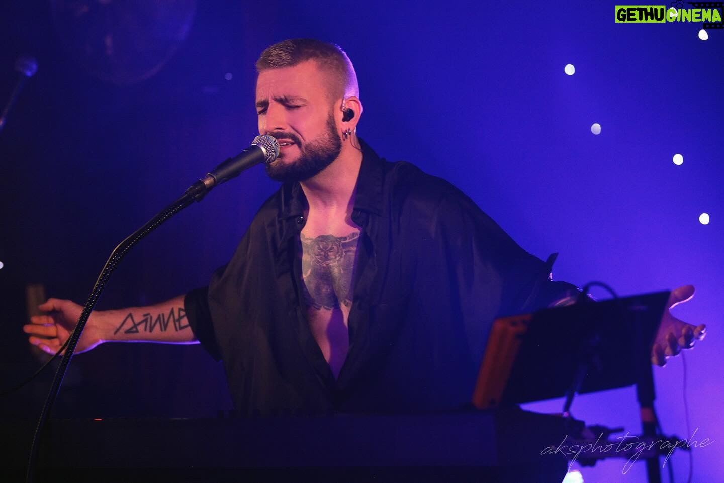 Michal - 452 Likes - Débardeur, veste ou chemise? Koszulka, marynarka czy koszula? 📸 @aksphotographe #mk40live #paris