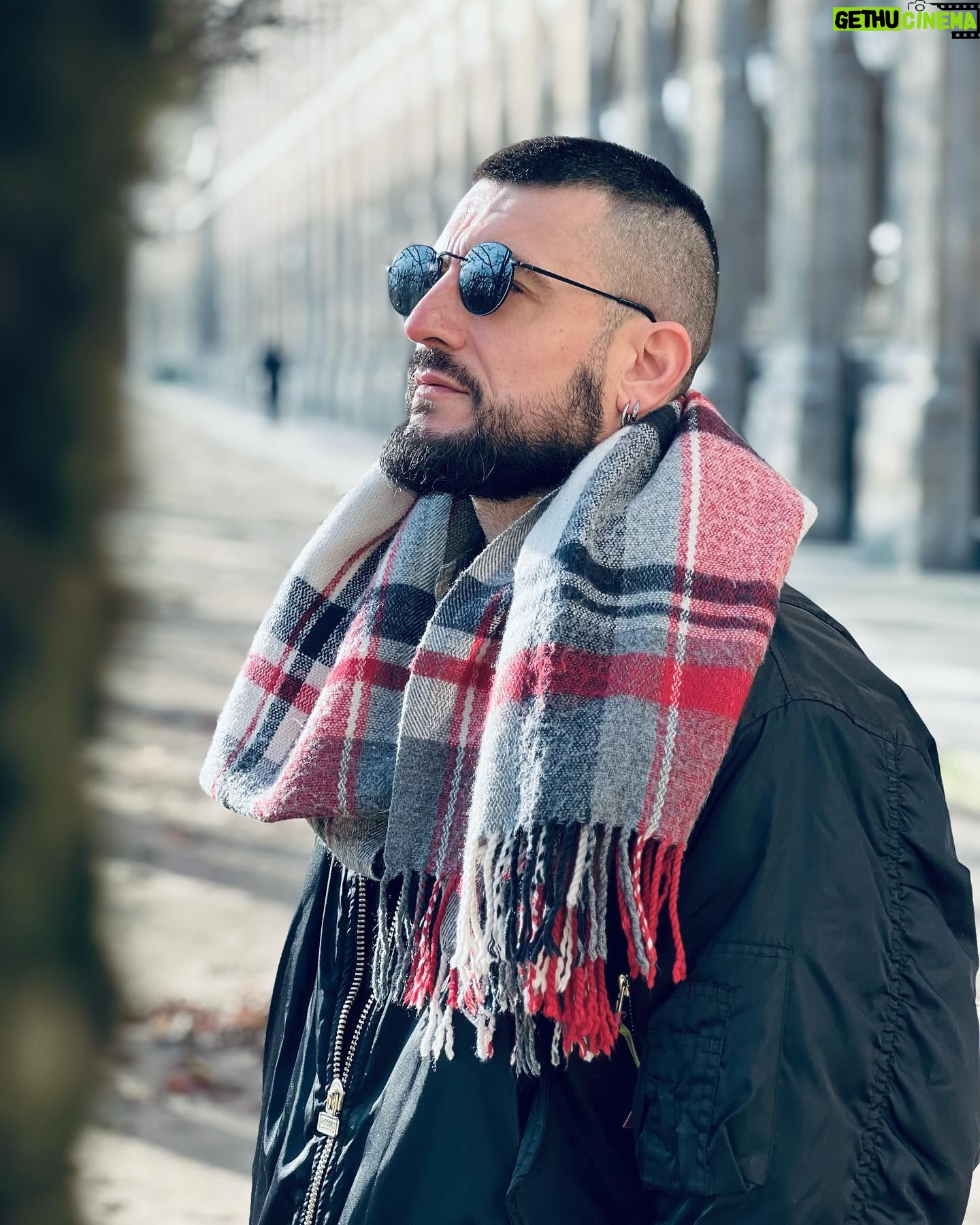 Michal - 697 Likes - Je sens que ce sera une belle semaine pour nous tous ❤️… #lundi 📸 @bixente_photography