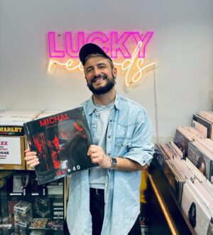 Michal Instagram - Je suis très fier de vous annoncer que le vinyle de mon album MK40 est disponible chez le disquaire culte @luckyrecordsparis ❤️#luckyrecords #mk40 #paris #vinyle #editionlimitee #madonna