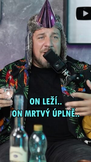 Michal Holán Instagram - NA ŠLECHTICKYM VEČÍRKU JSEM SE OPIL TAK, ŽE JSEM VISEL ZE ZÁMECKEJCH SCHODŮ 😅 celý #podcast s @hajlicholdrich a @michal.holanos na youtube Hype-Cast 😄