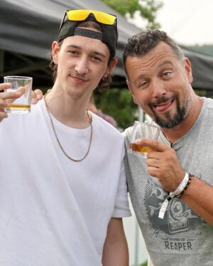 Michal Kavalčík Instagram - FOTR & SYN na PRIMĚ 📺😄🎉🤟🏼
Včera @primaftv odhalila své podzimní novinky a my byli u toho🔥 Máte se na co těšit♥️👍🏼✌🏼 #prima #primatv #podzim #televize #fortasyn #nejkrasnejsikluci #zabava #relax