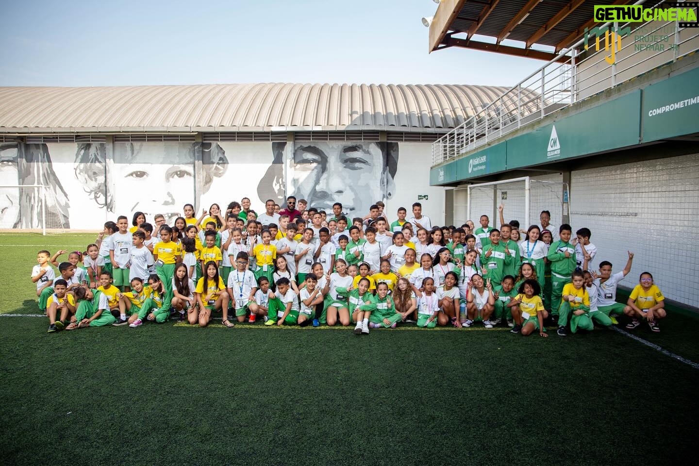 Michel Bastos - 2.8K Likes - No nosso último dia de aula antes do recesso, nosso dia foi especial por aqui: recebemos o atleta e comentarista @michelbastos! Foi uma troca de carinho e admiração com nossos alunos, que se inspiram em figuras como o Michel, que mostram que dedicação e o amor pelo que se faz são fundamentais para alcançar nossos sonhos. Agradecemos profundamente ao Michel Bastos por dedicar seu tempo e carinho a todos nós! A jornada do Instituto Neymar Jr. é feita de momentos como esse, onde a união e a inspiração se encontram para transformar vidas. 💚💛
On our last day of school before recess, our day was special here: we welcomed the athlete and commentator @michelbastos! It was an exchange of affection and admiration with our students, who are inspired by figures like Michel, who show that dedication and love for what we do are fundamental to achieving our dreams. We deeply thank Michel Bastos for dedicating his time and care to all of us! The Instituto Neymar Jr.’s journey is made up of moments like this, where unity and inspiration meet to transform lives. 💚💛
#institutoneymarjr #neymarjr #projetosocial