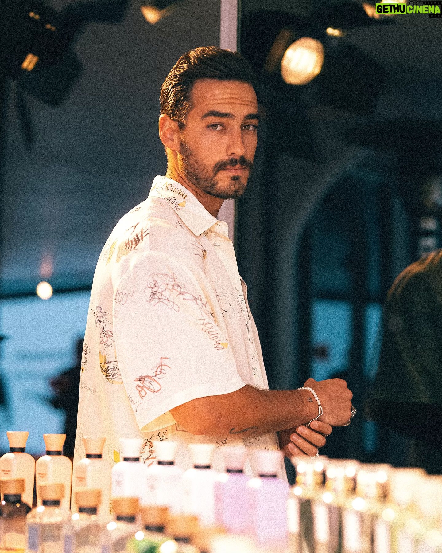 Michel Duval - 12.8K Likes - IKIGAI 👁️🗨️
Feliz de haber sido parte del desfile de la nueva colección otoño/invierno 2024 de @adolfodominguezofficial . Pura gozadera 🔥 #adeventoglobal #adolfodominguezperfumes