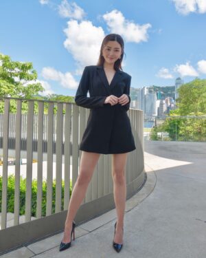 Michelle Wai Instagram - 收到晒大家嘅祝福🥰

#繼續努力工作
Outfit: @aliceandolivia_hongkong 
Shoes: @louboutinworld 
Makeup: @make_up_by_mw 
Hairstyle: @wiltam_hair