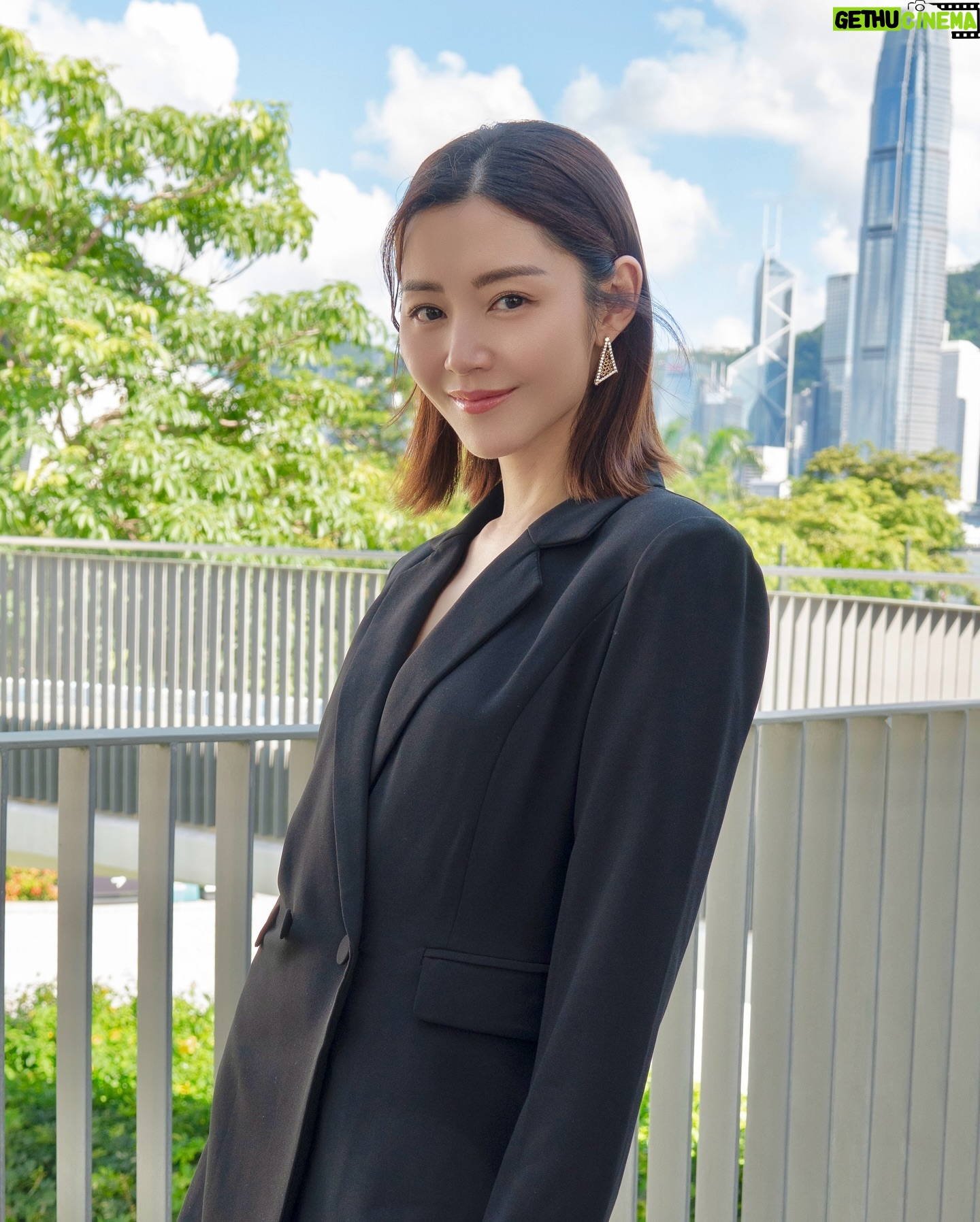 Michelle Wai - 15.5K Likes - 收到晒大家嘅祝福🥰
#繼續努力工作
Outfit: @aliceandolivia_hongkong
Shoes: @louboutinworld
Makeup: @make_up_by_mw
Hairstyle: @wiltam_hair