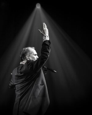 Miguel Bosé Instagram - MORIR DE AMOR …