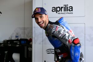 Miguel Oliveira Instagram - De volta à ação com uma Aprilia pintada de fresco para comemorar o 75º aniversário da @motogp. O cenário perfeito para curtir em Silverstone! 💪🏼
.
Back in action with a newly painted Aprilia, celebrating the 75th anniversary of MotoGP. The perfect set to have fun at Silverstone! 💪🏼

#turma88 @trackhousemotogp