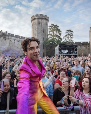 Mika Instagram - Pure joy and energy at Warwick Castle last night!

📸 @danilodauriafoto