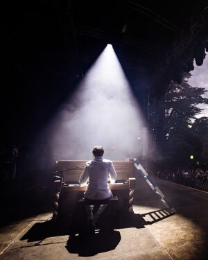 Mika Instagram - Pure joy and energy at Warwick Castle last night!

📸 @danilodauriafoto