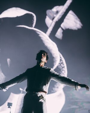 Mika Instagram - Le stelle ieri sera erano ovunque!  Stelle nel pubblico, stelle nel cielo, stelle nei nostri cuori che battevano all’unisono. È stata la perfetta notte d’estate in Italia. Che pubblico spettacolare! È una gioia essere tornati e suonare di nuovo per tutti voi. A presto. 🙏🙏❤️❤️

The stars were out last night in Lucca. Stars in the audience, stars in the sky, the perfect summer night in Italy. What a spectacular crowd. A joy to be back and to play for you all again. Until very soon. 🙏🙏❤️❤️

📸 @danilodauriafoto
📸 1, 5, 7 @francescoprandoni

👕 by Atelier Mika