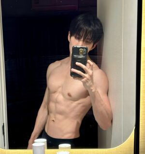 Mike Angelo Instagram - Just being Toji Fushiguro🖤SWIPE>>> 
.
.
.
#m1keangelo #ไมค์พิรัชต์ #tojifushiguro #cosplay #cosplayer