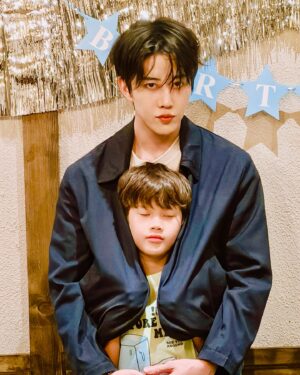 Mike Angelo Instagram - Happy Birthday my lil boy 10ขวบแล้วน้าเลข10แล้วไม่ใช่เด็กๆแล้ว เก่งมากๆที่ผ่านมาได้แล้วยังทำให้ดี๊ภูมิใจมากๆด้วย วันนึงกลับมาย้อนดูความอบอุ่นนี้น้า แล้วก็มีความสุขมากๆ ไม่คาดหวังอะไรเลย เป็นเด็กดีก็พอแล้วแค่ที่พี่แม็กซ์เป็นอยู่ก็ดีที่สุดแล้ว❤️❤️❤️