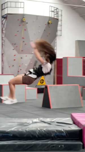 Mike Pecci Instagram - I love stunt people! Repost Stuntwoman is practicing an action for a movie!
@escac.stuntacademy @cinthiaperezstunt