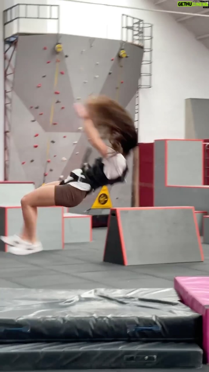 Mike Pecci - 1.5K Likes - I love stunt people! Repost Stuntwoman is practicing an action for a movie!
@escac.stuntacademy @cinthiaperezstunt