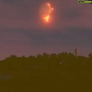 Mike Pecci - 1.5K Likes - Did you catch last nights meteor shower? So cool! Reposted @meteorshorts #vfx #horrormovies #fx