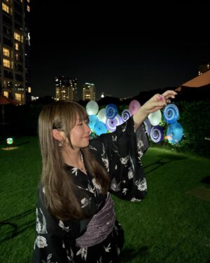 Miki Nonaka Instagram - @tsujinozomi_official 
辻希美さんプロデュースAnge charme×しまむらコラボブランド【Ange charme -Tout le monde-】
大好きな辻さんからプレゼントしていただいた浴衣を着て、夏を楽しんできました！線香花火楽しかったです🎇
.
動画、音無しにしていますが「こちら線香花火でございます〜」と言っています！
@angecharme_shop 
#morningmusume24#モーニング娘24
#野中美希#ちぇる