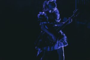 Miku Kobato Instagram - 2024.7.14🕊
BAND-MAID HALL TOUR 2024
神奈川県民ホール

早いものでホールツアー最終日から
もう6日が経ちましたっぽ。
ホールツアーはいかがでしたかっぽ？！
この日は私のEVHちゃんの
テンションが上がりすぎてしまったみたいで
2曲目から音が鳴らなくなって
サプライズでしたっぽ。w
でも、ちゃんと伝書鳩さんなので
帰ってきてくれましたっぽね。
良かったよかったっぽ。
トラブルも生ならではの特別ということで
また一つ思い出が増えましたっぽね。笑

神奈川県民ホールはあーちゃんが
学生の頃あーちゃんだった時に
出たことのある会場だったそうで、
終始嬉しそうでしたっぽ！！
思い出の場所に帰って来れるのはいつになっても
嬉しいことですっぽよね〜

今回のホールツアーセットリストは
いかがでしたっぽ？！
MV曲も多めで上がりっぱなしだったのではっぽ?!
Shamblesの頭アレンジもかっこよかったっぽ?！

そして、最後に沢山お知らせしましたっぽ🕊
🕊8.30 BAND-MAID番外編お給仕  Medium in Summer
🕊9.25 フルアルバム"Epic Narratives"リリース
🕊11月からはZepp tourも発表されましたっぽ！！

わぁ！なんて沢山！
今年後半の予定もきまりましたっぽね。
ご予約等始まっているのでお忘れ無くっぽよ！！！

It's already been 6 days 
since the last day of the hall tour.
How about a hall tour po?!
On this day, 
the tension of my amp EVH seemed to be too high, 
and I was surprised that the sound stopped playing 
from the second song po!!!
But since it is a carrier pigeon, 
it seems that it has come back properly po.
It was good, it was good po!!!🕊
The trouble is also special only for live performances, 
so it seems that there is one more memory po.??
It seems that the Kanagawa Prefectural Hall was a venue that akane had performed at when she was a student, and she seemed happy from beginning to end po.
It's always nice to be back in a place of memories po🕊
How was the hall tour setlist this time?!
There were a lot of MV songs, and it would have been fun!
Shambles' head arrangement was also cool, wasn't it?!

And finally, I made a lot of announcements po!!
🕊8.30 BAND-MAID Extra Edition Serving Medium in Summer
🕊9.25 Full album "Epic Narratives" released
🕊November, Zepp tour !!!
I think We've got a plan for the second half of this year.
Reservations have already begun, so don't forget it po!!!

#bandmaid #ホールツアー #halltour
thanks photo by @pickles_0808