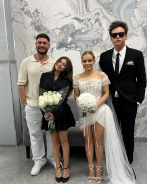 Milana Khametova Instagram - семья сегодня родилась
@anna.makovskaya 💍❤️ @1karat3 

безграничного счастья..♾️❤️