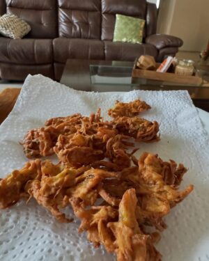 Milap Zaveri Instagram - Bandh karo kajiyaa, khaayi lo Bhajiyaa! 😌😍 #RainySundaySnack