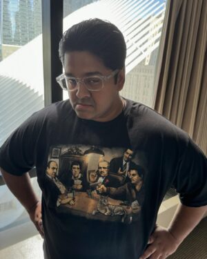 Milap Zaveri Instagram - The shopkeeper made me an offer I couldn’t refuse 🔥 HAD to buy this t shirt where Don Corleone aka the Godfather presides over a dinner with Tony Montana aka Scarface, Robert De Niro and Joe Pesci from “Goodfellas” and Tony Soprano 😎😎😎😈😈😈 #GangstersParadise #Newyork