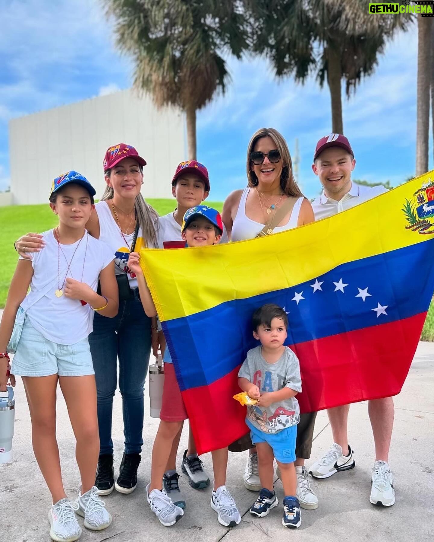 Milena Torres - 17.9K Likes - VENEZUELA š»šŖ Que Grande eres, que fuerte eres šš» tengo en ti todas mis Ilusiones šš»šŖšš» RenacerĆ”s, de eso estoy segura š Dios con nosotros #hastaelfinal #vamosvenezuela #fĆ©