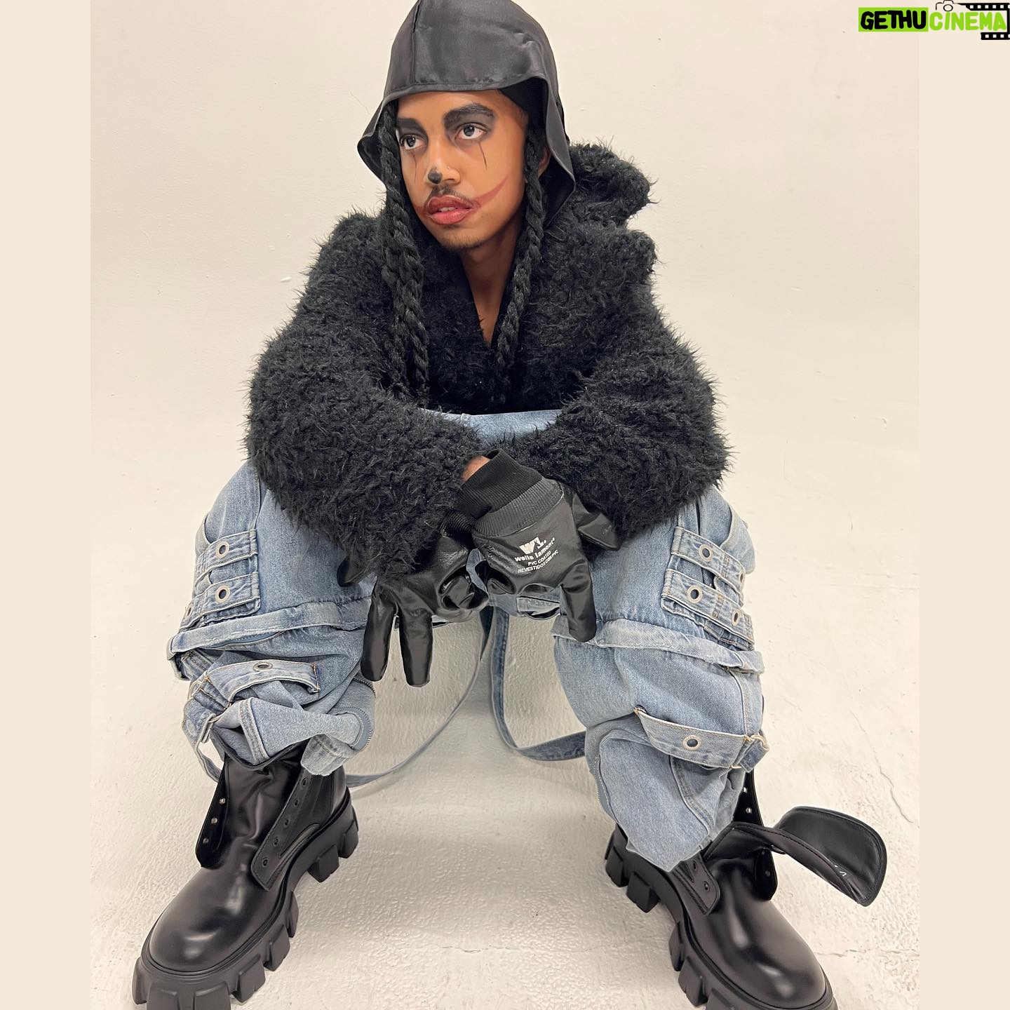 Miles Brown - 93.4K Likes - bro think he carti 🤦🏽♂️🧛🏿
@playboicarti #happyhalloween