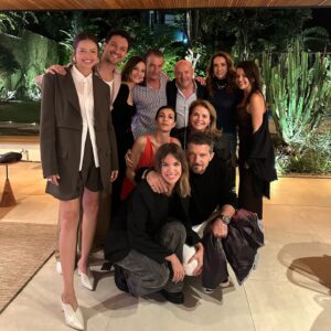 Millaray Viera Instagram - Inolvidables momentos con mi Icon Family en 🇧🇷🫶
1- Qué buena fiesta!
2- El mejor Squad!🥹 (Te extrañamos @mario_houses )
3- Casi lista.
4- Buen lookcito.
5- Mi Amigo el icónico.
6- Uno de nuestros mil abrazos, amiga.
7- Ilari, ilarié! Te adoro Marcia!
8- Gracias Rómulo y familia!
9- Mis amigas Stef y Agatha, lo más lindo!!!
10- Cerrando el viaje en casa de Rómulo.

@antoniobanderas @stefroitman @agathaamoreiraa @romuloestrela